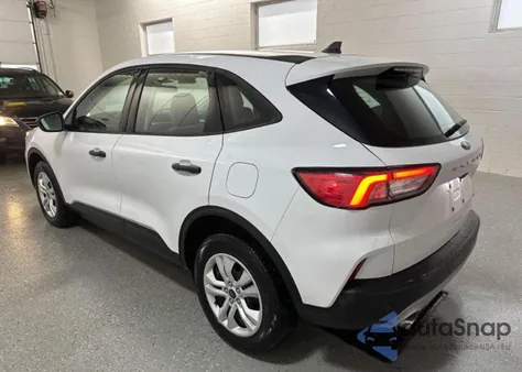 2021 Ford Escape S z USA, uszkodzony, nr VIN 1FMCU9F6XMUA89247